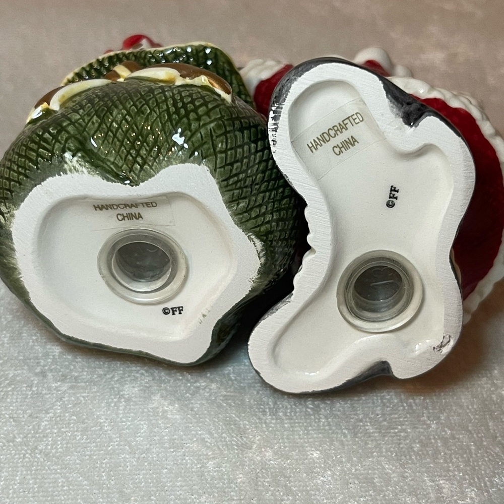 Fitz & Floyd Santa and Gift Sack Salt & Pepper Shakers - Picture 4 of 5